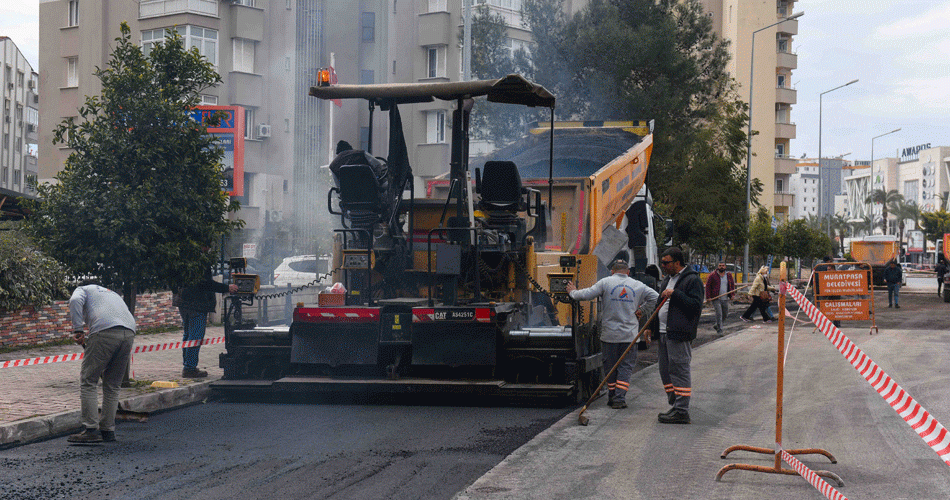 Fener Caddesi’nde sıcak asfalt çalışması