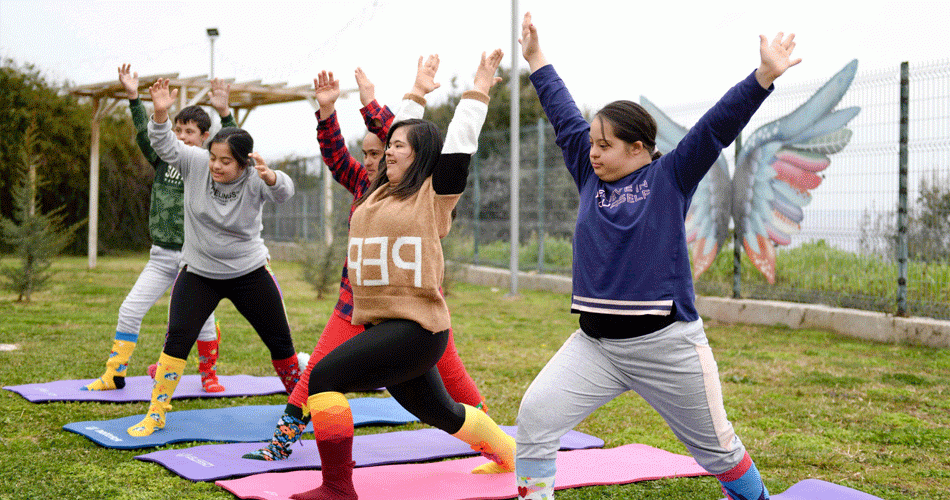 Down sendromlu çocuklara yoga kursu