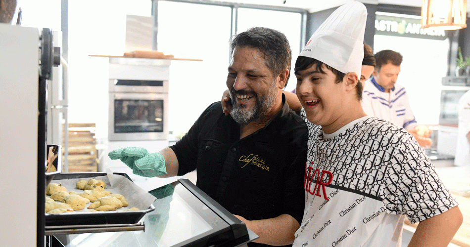 Özel çocuklar pasta ve pizza yaptı