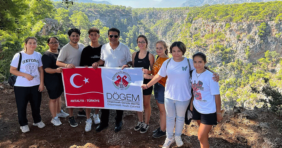 Doğa harikası Güver Uçurumu’nda çevre operasyonu