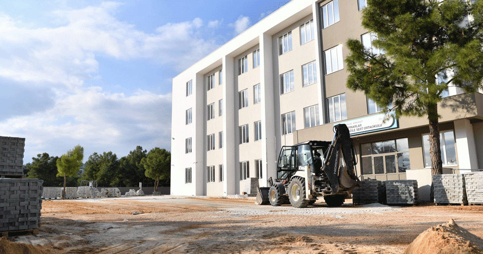 Konyaaltı okullarında çalışmalar sürüyor