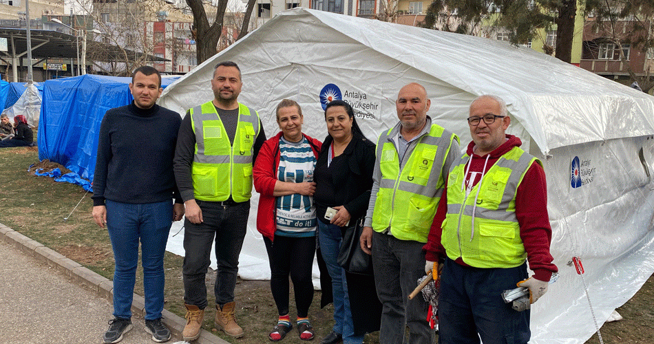Büyükşehir Belediyesi deprem bölgesinde yaraları sarıyor